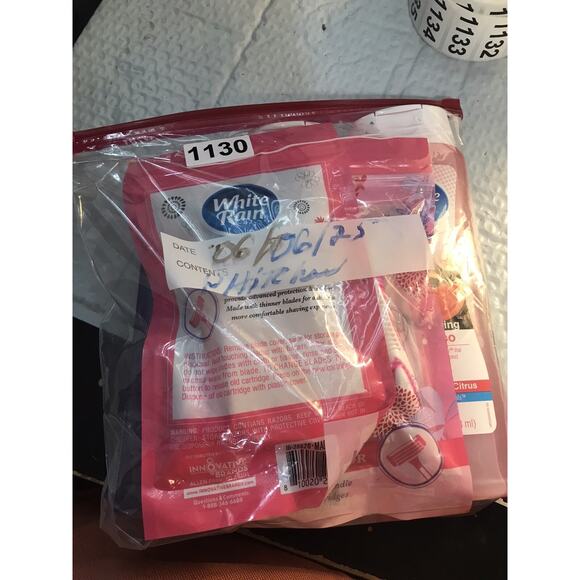 WHITE RAIN Bath Set: Moisturizing Shampoo,Conditioner,Hand Soap & Razors - Picture 12 of 12